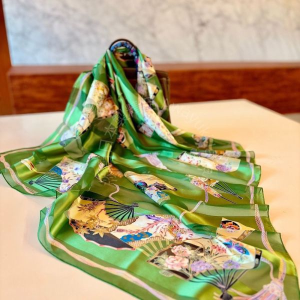 日本製 絲巾_ Éventail Fleuri Émeraude 花扇翠影-翠綠色(88 × 88cm) 絲巾 方形絲巾 大方巾 日本絲巾 9090 披肩 絲巾
雙面圍巾
日本製絲巾
日本製圍巾
羊毛雙面圍巾
羊毛圍巾
一條抵兩條
保暖圍巾
克什米爾
silkscarf
scarf
hermesscarf
cashmere
日本代購
日本製代購
RectoVersomuffler
muffler
hermesmuffler
winteriscoming
甜美小姊姊風
氣質優雅女孩風
可甜可鹹
日本製
高品