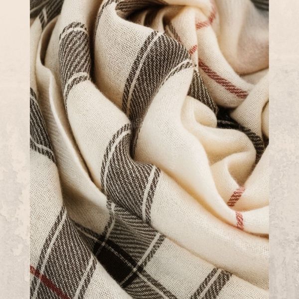 日本製 圍巾_倫敦奶霜經典格 London Crème Classique披肩 長型圍巾-奶霜白(80x196cm) 披肩 女生圍巾 日本圍巾 日本披肩 保暖圍巾 英倫風 圍巾
雙面圍巾
日本製圍巾
羊毛雙面圍巾
羊毛圍巾
情侶圍巾
型男圍巾
帥氣爆表
靚女圍巾
一條抵兩條
保暖圍巾
克什米爾
cashmere
日本代購
日本製代購
RectoVersomuffler
muffler
hermesmuffler
winteriscoming
甜美小姊姊風
氣質優雅女孩風
可甜可鹹
日本製
高品質
安心安全
安心安全日