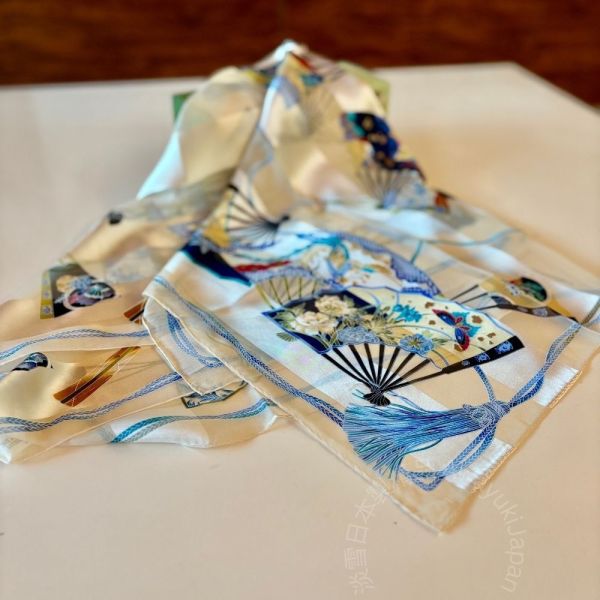 日本製 絲巾_ Éventail Fleuri Émeraude 花扇翠影-奶油白(88 × 88cm) 絲巾 方形絲巾 大方巾 日本絲巾 9090 披肩 絲巾
雙面圍巾
日本製絲巾
日本製圍巾
羊毛雙面圍巾
羊毛圍巾
一條抵兩條
保暖圍巾
克什米爾
silkscarf
scarf
hermesscarf
cashmere
日本代購
日本製代購
RectoVersomuffler
muffler
hermesmuffler
winteriscoming
甜美小姊姊風
氣質優雅女孩風
可甜可鹹
日本製
高品