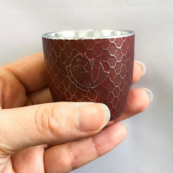 日本製 錫器清酒杯組(含禮盒) madeinjapan 
杯盤組
日本製杯盤
日本製 
高品質 
日本職人手工製作 
和風禮品 
日式美學
Narumi
日本美學
日本錫器
錫器酒器組
日本紋案
櫻花
緣
吉祥如意
日本國寶設計 
高級感
限量禮品 
送禮首選 
日本傳統工藝 
精緻生活 
和風現代 
優雅禮品
奢華禮盒
日式風格
dior
Chanel
Hermes
