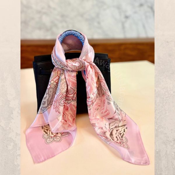 日本製 絲巾_玫瑰花園 Jardin des Roses - 玫瑰粉(88 × 88cm) 絲巾 方形絲巾 大方巾 日本絲巾 9090 披肩 絲巾
雙面圍巾
日本製絲巾
日本製圍巾
羊毛雙面圍巾
羊毛圍巾
一條抵兩條
保暖圍巾
克什米爾
silkscarf
scarf
hermesscarf
cashmere
日本代購
日本製代購
RectoVersomuffler
muffler
hermesmuffler
winteriscoming
甜美小姊姊風
氣質優雅女孩風
可甜可鹹
日本製
高品