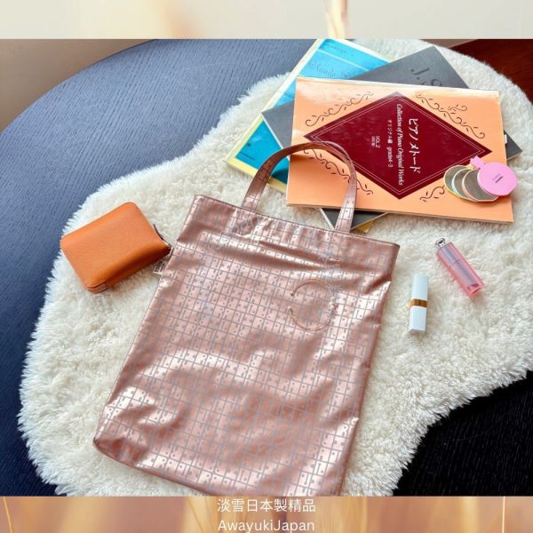 日本製 輕量手提袋 輕量手提包—午後的微光奏鳴曲_玫瑰金 日本製琴譜包 A4包包 防潑水 可水洗包包 多功能斜背包
男背包
日本製鞋背包
日本製男包
出國旅遊
出差旅遊包
機能公事包
型男必備
多功能包
日本型男
父親節禮物
帥氣
lexus
benz
bmw
tesla
日本代購
日本製代購
日本製珍珠項鍊
日本製珍珠手鍊
akoya珍珠
日本製
高品質
安心安全
安心安全日本製
貴婦
輕奢
tasaki
mikimoto