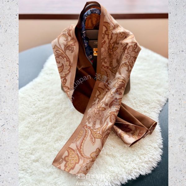 宮廷序曲 Prélude de Palais-琥調 Ambre Classique_焦糖×琥珀(120× 34cm) 絲巾 雙面絲巾 長型絲巾 日本絲巾 9090 披肩 絲巾
雙面圍巾
日本製絲巾
日本製圍巾
羊毛雙面圍巾
羊毛圍巾
一條抵兩條
保暖圍巾
克什米爾
silkscarf
scarf
hermesscarf
cashmere
日本代購
日本製代購
RectoVersomuffler
muffler
hermesmuffler
winteriscoming
甜美小姊姊風
氣質優雅女孩風
可甜可鹹
日本製
高品