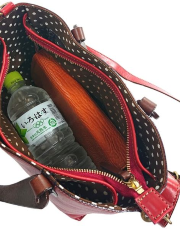 日本製 3 way 牛皮波卡點點包 日本製包包
輕量包包
托特包
totebag
氣質容量兼具
日本製輕量包包
上班必備包包
氣質包款
百變混搭
牛皮托特包
日本製托特包
日本製牛皮包
日本職人
OL穿搭
日本代購
日本製代購
日本製
高品質
安心安全日本製
貴婦
輕奢
OL
休閒
上班
ootd
媽媽包 
登山露營
hermes