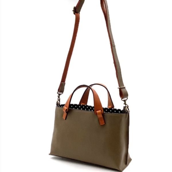日本製 3 way 牛皮波卡點點包 日本製包包
輕量包包
托特包
totebag
氣質容量兼具
日本製輕量包包
上班必備包包
氣質包款
百變混搭
牛皮托特包
日本製托特包
日本製牛皮包
日本職人
OL穿搭
日本代購
日本製代購
日本製
高品質
安心安全日本製
貴婦
輕奢
OL
休閒
上班
ootd
媽媽包 
登山露營
hermes