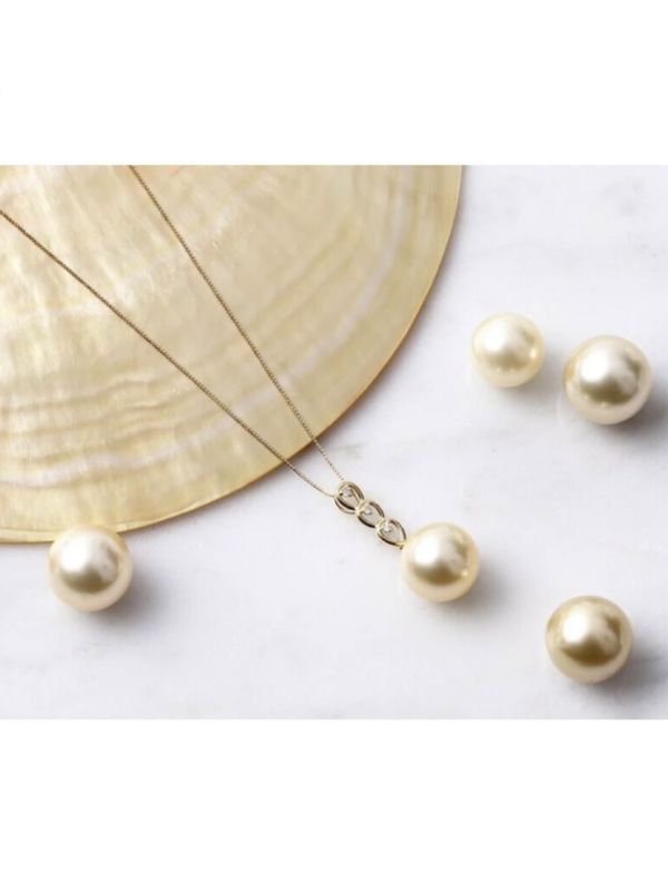 日本製 10mm南洋珍珠18k鑲鑽項鍊 pearlring
madeinjapan 
日本製
大溪地珍珠 
黑蝶珍珠 
日本製珠寶 
10mmpearl
高貴珍珠 
珍珠項鍊 
南洋珍珠 
頂級珍珠 
奢華項鍊 
經典設計 
南洋珍珠戒指
南洋白蝶珍珠
南洋珍珠戒指
天然珍珠 
精緻工藝 
日本製珠寶 
珍珠 
精緻珠寶
chanel
mikimoto 
tasaki 
hermes