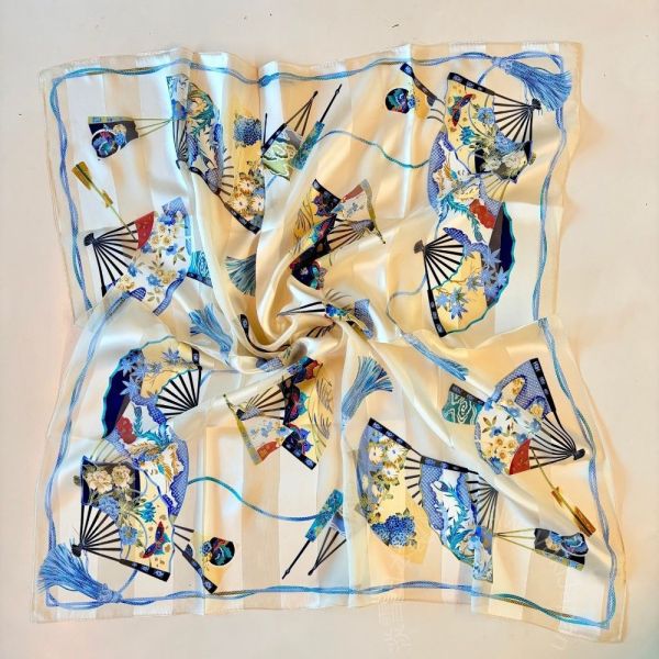 日本製 絲巾_ Éventail Fleuri Émeraude 花扇翠影-奶油白(88 × 88cm) 絲巾 方形絲巾 大方巾 日本絲巾 9090 披肩 絲巾
雙面圍巾
日本製絲巾
日本製圍巾
羊毛雙面圍巾
羊毛圍巾
一條抵兩條
保暖圍巾
克什米爾
silkscarf
scarf
hermesscarf
cashmere
日本代購
日本製代購
RectoVersomuffler
muffler
hermesmuffler
winteriscoming
甜美小姊姊風
氣質優雅女孩風
可甜可鹹
日本製
高品