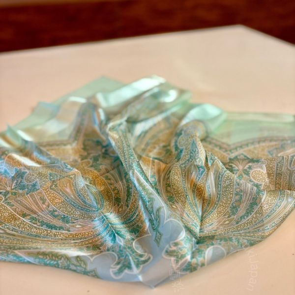 日本製 絲巾_ Éclat de Palais 宮廷之光-薄荷綠(88 × 88cm) 絲巾 方形絲巾 大方巾 日本絲巾 9090 披肩 絲巾
雙面圍巾
日本製絲巾
日本製圍巾
羊毛雙面圍巾
羊毛圍巾
一條抵兩條
保暖圍巾
克什米爾
silkscarf
scarf
hermesscarf
cashmere
日本代購
日本製代購
RectoVersomuffler
muffler
hermesmuffler
winteriscoming
甜美小姊姊風
氣質優雅女孩風
可甜可鹹
日本製
高品