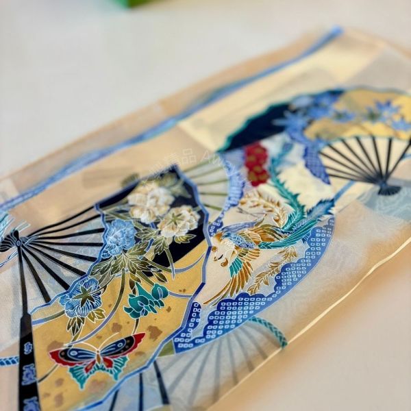 日本製 絲巾_ Éventail Fleuri Émeraude 花扇翠影-奶油白(88 × 88cm) 絲巾 方形絲巾 大方巾 日本絲巾 9090 披肩 絲巾
雙面圍巾
日本製絲巾
日本製圍巾
羊毛雙面圍巾
羊毛圍巾
一條抵兩條
保暖圍巾
克什米爾
silkscarf
scarf
hermesscarf
cashmere
日本代購
日本製代購
RectoVersomuffler
muffler
hermesmuffler
winteriscoming
甜美小姊姊風
氣質優雅女孩風
可甜可鹹
日本製
高品