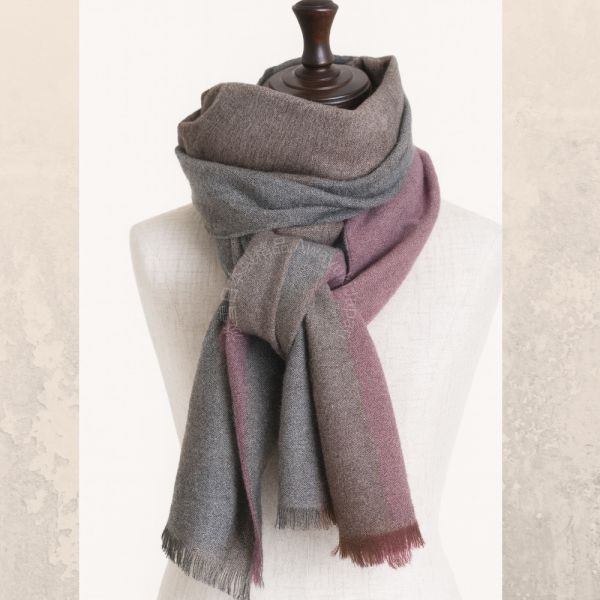 暖霧光影Lumière Brumeuse 披肩 長型圍巾-暖灰莓果（深灰×暖棕×莓紫）(80x196cm) 披肩 大圍巾 女生圍巾 日本圍巾 日本披肩 保暖圍巾 圍巾
雙面圍巾
日本製圍巾
羊毛雙面圍巾
羊毛圍巾
情侶圍巾
型男圍巾
帥氣爆表
靚女圍巾
一條抵兩條
保暖圍巾
克什米爾
cashmere
日本代購
日本製代購
RectoVersomuffler
muffler
hermesmuffler
winteriscoming
甜美小姊姊風
氣質優雅女孩風
可甜可鹹
日本製
高品質
安心安全
安心安全日