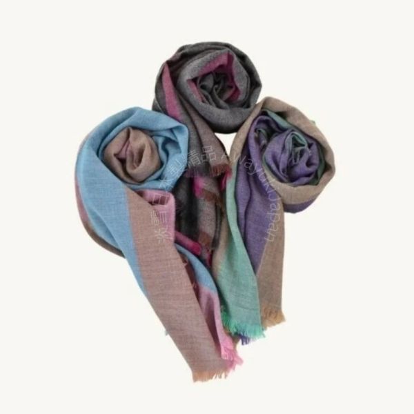 日本製 圍巾_暖霧光影Lumière Brumeuse 披肩 長型圍巾-靜謐森暮（霧綠×灰棕×暗紫）(80x196cm) 披肩 大圍巾 女生圍巾 日本圍巾 日本披肩 保暖圍巾 圍巾
雙面圍巾
日本製圍巾
羊毛雙面圍巾
羊毛圍巾
情侶圍巾
型男圍巾
帥氣爆表
靚女圍巾
一條抵兩條
保暖圍巾
克什米爾
cashmere
日本代購
日本製代購
RectoVersomuffler
muffler
hermesmuffler
winteriscoming
甜美小姊姊風
氣質優雅女孩風
可甜可鹹
日本製
高品質
安心安全
安心安全日