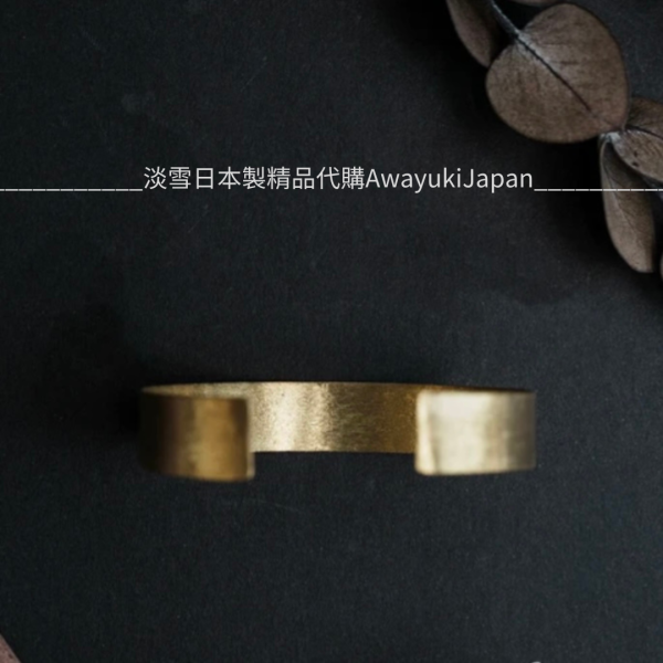 日本製 絲紋金色手環_1公分 #日本代購
#日本製代購
#日本製手環
#日本職人手作
#日本傳統技藝
#錘紋手環
#個性風手環
#akoya珍珠
#akoya
#巴洛克珍珠手鍊
#巴洛克珍珠項鍊
#異形珍珠項鍊
#異性珍珠手鍊
#造型珍珠手鍊
#甜美小姊姊風
#氣質優雅女孩風
#可甜可鹹
#日本製
#高品質
#安心安全
#安心安全日本製
#貴婦
#輕奢
#tasaki
#miki