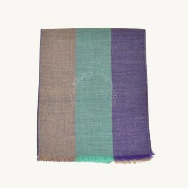 日本製 圍巾_暖霧光影Lumière Brumeuse 披肩 長型圍巾-靜謐森暮（霧綠×灰棕×暗紫）(80x196cm) 披肩 大圍巾 女生圍巾 日本圍巾 日本披肩 保暖圍巾 圍巾
雙面圍巾
日本製圍巾
羊毛雙面圍巾
羊毛圍巾
情侶圍巾
型男圍巾
帥氣爆表
靚女圍巾
一條抵兩條
保暖圍巾
克什米爾
cashmere
日本代購
日本製代購
RectoVersomuffler
muffler
hermesmuffler
winteriscoming
甜美小姊姊風
氣質優雅女孩風
可甜可鹹
日本製
高品質
安心安全
安心安全日