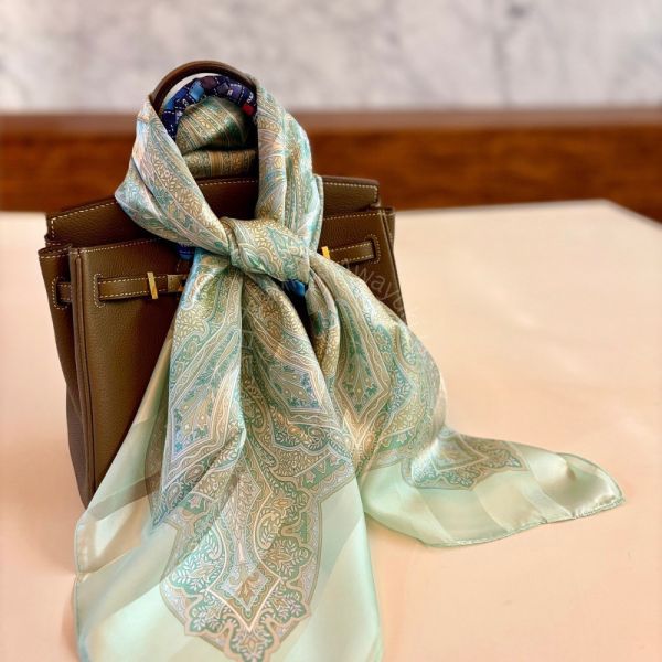 日本製 絲巾_ Éclat de Palais 宮廷之光-薄荷綠(88 × 88cm) 絲巾 方形絲巾 大方巾 日本絲巾 9090 披肩 絲巾
雙面圍巾
日本製絲巾
日本製圍巾
羊毛雙面圍巾
羊毛圍巾
一條抵兩條
保暖圍巾
克什米爾
silkscarf
scarf
hermesscarf
cashmere
日本代購
日本製代購
RectoVersomuffler
muffler
hermesmuffler
winteriscoming
甜美小姊姊風
氣質優雅女孩風
可甜可鹹
日本製
高品