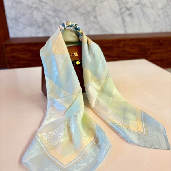 日本製 絲巾_ 光影菱紋Collection Lumières Géométriques-雪映晨光 Clarté Neige(88 × 88cm) 絲巾 方形絲巾 大方巾 日本絲巾 9090 披肩 絲巾
雙面圍巾
日本製絲巾
日本製圍巾
羊毛雙面圍巾
羊毛圍巾
一條抵兩條
保暖圍巾
克什米爾
silkscarf
scarf
hermesscarf
cashmere
日本代購
日本製代購
RectoVersomuffler
muffler
hermesmuffler
winteriscoming
甜美小姊姊風
氣質優雅女孩風
可甜可鹹
日本製
高品