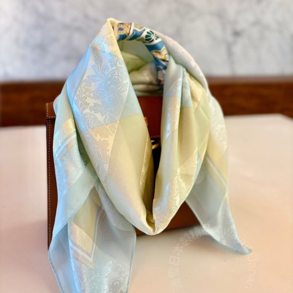 日本製 絲巾_ 光影菱紋Collection Lumières Géométriques-雪映晨光 Clarté Neige(88 × 88cm) 絲巾 方形絲巾 大方巾 日本絲巾 9090 披肩 絲巾
雙面圍巾
日本製絲巾
日本製圍巾
羊毛雙面圍巾
羊毛圍巾
一條抵兩條
保暖圍巾
克什米爾
silkscarf
scarf
hermesscarf
cashmere
日本代購
日本製代購
RectoVersomuffler
muffler
hermesmuffler
winteriscoming
甜美小姊姊風
氣質優雅女孩風
可甜可鹹
日本製
高品