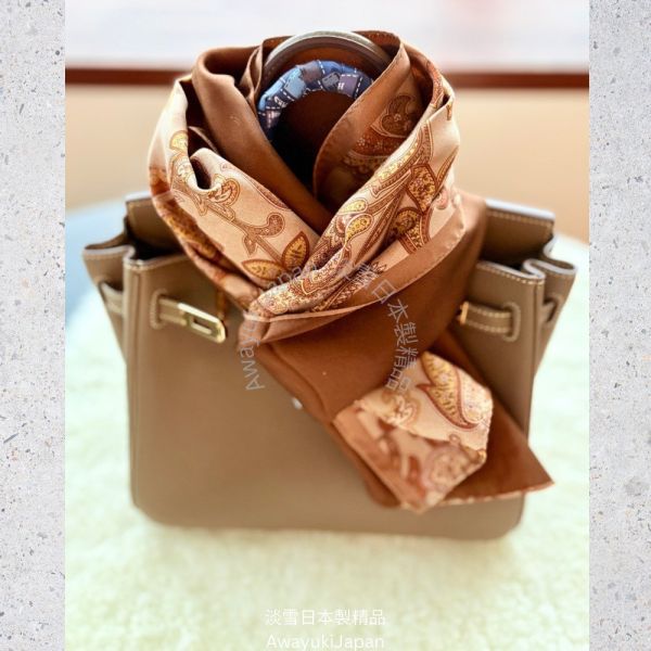 宮廷序曲 Prélude de Palais-琥調 Ambre Classique_焦糖×琥珀(120× 34cm) 絲巾 雙面絲巾 長型絲巾 日本絲巾 9090 披肩 絲巾
雙面圍巾
日本製絲巾
日本製圍巾
羊毛雙面圍巾
羊毛圍巾
一條抵兩條
保暖圍巾
克什米爾
silkscarf
scarf
hermesscarf
cashmere
日本代購
日本製代購
RectoVersomuffler
muffler
hermesmuffler
winteriscoming
甜美小姊姊風
氣質優雅女孩風
可甜可鹹
日本製
高品