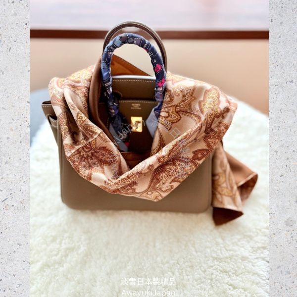 宮廷序曲 Prélude de Palais-琥調 Ambre Classique_焦糖×琥珀(120× 34cm) 絲巾 雙面絲巾 長型絲巾 日本絲巾 9090 披肩 絲巾
雙面圍巾
日本製絲巾
日本製圍巾
羊毛雙面圍巾
羊毛圍巾
一條抵兩條
保暖圍巾
克什米爾
silkscarf
scarf
hermesscarf
cashmere
日本代購
日本製代購
RectoVersomuffler
muffler
hermesmuffler
winteriscoming
甜美小姊姊風
氣質優雅女孩風
可甜可鹹
日本製
高品