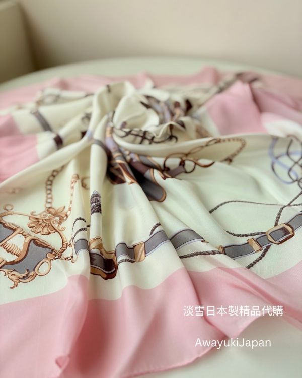 日本製 維斯特洛 馬具圖騰絲巾_淡粉(90x90cm) 絲巾
雙面圍巾
日本製絲巾
日本製圍巾
羊毛雙面圍巾
羊毛圍巾
一條抵兩條
保暖圍巾
克什米爾
silkscarf
scarf
hermesscarf
cashmere
日本代購
日本製代購
RectoVersomuffler
muffler
hermesmuffler
winteriscoming
甜美小姊姊風
氣質優雅女孩風
可甜可鹹
日本製
高品