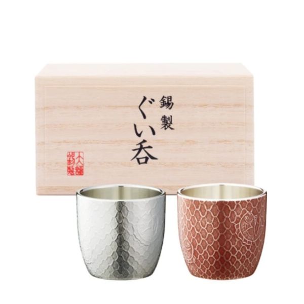 日本製 錫器清酒杯組(含禮盒) madeinjapan 
杯盤組
日本製杯盤
日本製 
高品質 
日本職人手工製作 
和風禮品 
日式美學
Narumi
日本美學
日本錫器
錫器酒器組
日本紋案
櫻花
緣
吉祥如意
日本國寶設計 
高級感
限量禮品 
送禮首選 
日本傳統工藝 
精緻生活 
和風現代 
優雅禮品
奢華禮盒
日式風格
dior
Chanel
Hermes