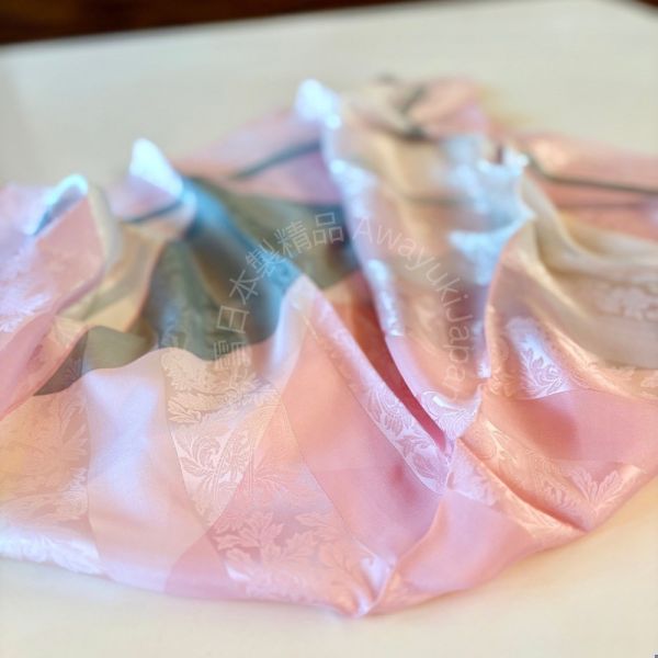 日本製 絲巾_ 光影菱紋Collection Lumières Géométriques-玫霧花曦 Rosée Florale(88 × 88cm) 絲巾 方形絲巾 大方巾 日本絲巾 9090 披肩 絲巾
雙面圍巾
日本製絲巾
日本製圍巾
羊毛雙面圍巾
羊毛圍巾
一條抵兩條
保暖圍巾
克什米爾
silkscarf
scarf
hermesscarf
cashmere
日本代購
日本製代購
RectoVersomuffler
muffler
hermesmuffler
winteriscoming
甜美小姊姊風
氣質優雅女孩風
可甜可鹹
日本製
高品