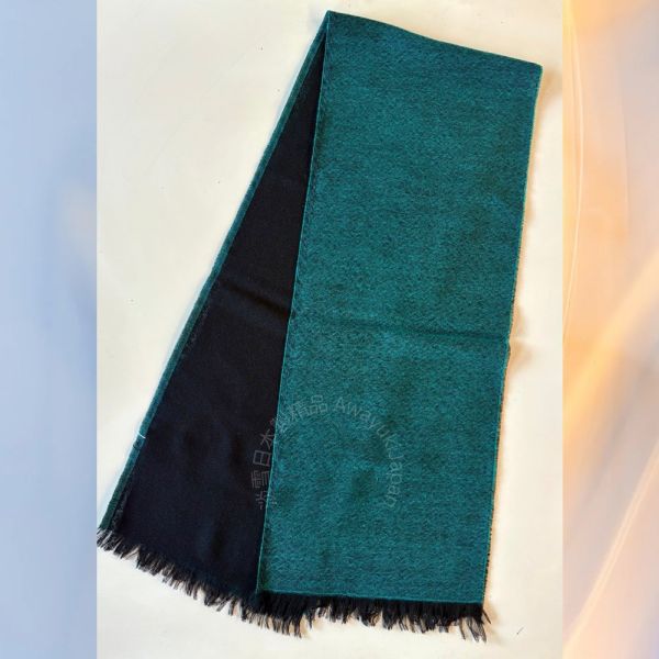 日本製 羊毛圍巾_北境寒光系列(Recto–Verso Wool)雙面圍巾-北境林綠 Vert Nordique & Noir (60x180cm) 男生圍巾 日本圍巾 日本披肩 保暖圍巾 圍巾
雙面圍巾
日本製圍巾
羊毛雙面圍巾
羊毛圍巾
情侶圍巾
型男圍巾
帥氣爆表
靚女圍巾
一條抵兩條
保暖圍巾
克什米爾
cashmere
日本代購
日本製代購
RectoVersomuffler
muffler
hermesmuffler
winteriscoming
甜美小姊姊風
氣質優雅女孩風
可甜可鹹
日本製
高品質
安心安全
安心安全日