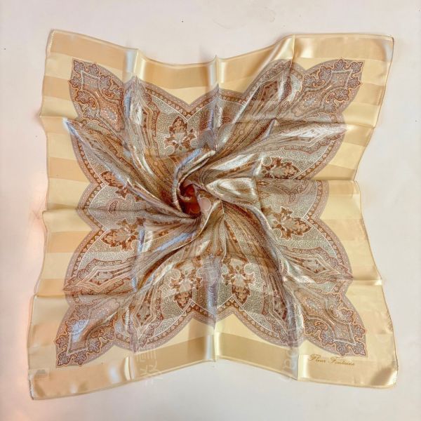 日本製 絲巾_ Éclat de Palais 宮廷之光-金色(88 × 88cm) 絲巾 方形絲巾 大方巾 日本絲巾 9090 披肩 絲巾
雙面圍巾
日本製絲巾
日本製圍巾
羊毛雙面圍巾
羊毛圍巾
一條抵兩條
保暖圍巾
克什米爾
silkscarf
scarf
hermesscarf
cashmere
日本代購
日本製代購
RectoVersomuffler
muffler
hermesmuffler
winteriscoming
甜美小姊姊風
氣質優雅女孩風
可甜可鹹
日本製
高品