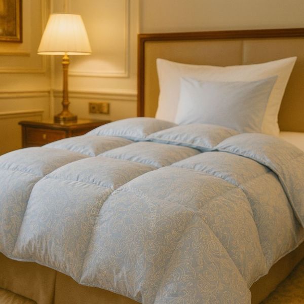 英國產羽絨 White Duck Down 日本製羽絨被-霧光淺藍 Misty Glacier Blue（淺灰藍） 英國羽絨85%・0.4kg・可水洗（150×210cm） J-TAS認證 日本製精品
日本製羽絨被
冬季保暖必備
日本羽絨被
可機洗羽絨被
0.3公斤羽絨被
頂級羽絨被
舒適睡眠關鍵
高品質居家用品
輕盈保暖
羽絨被
冬季居家好物
抗菌防臭設計
抗菌防蟎羽絨被
防蟎羽絨被
溫暖過冬神器
羽絨被推薦
極致日本工藝
高CP值羽絨被
睡眠質量提升
羅曼史小衫
東京西川
西川
頂級棉被
頂級羽絨被
四季皆宜羽絨被
日本代購