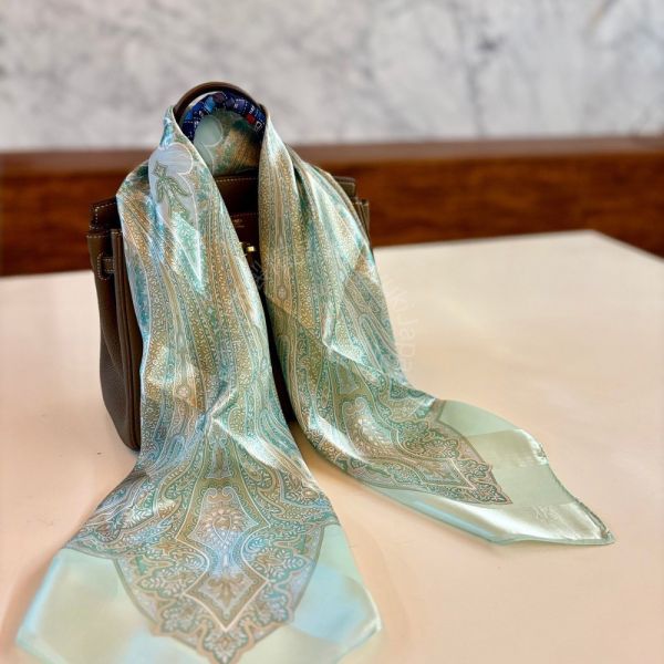 日本製 絲巾_ Éclat de Palais 宮廷之光-薄荷綠(88 × 88cm) 絲巾 方形絲巾 大方巾 日本絲巾 9090 披肩 絲巾
雙面圍巾
日本製絲巾
日本製圍巾
羊毛雙面圍巾
羊毛圍巾
一條抵兩條
保暖圍巾
克什米爾
silkscarf
scarf
hermesscarf
cashmere
日本代購
日本製代購
RectoVersomuffler
muffler
hermesmuffler
winteriscoming
甜美小姊姊風
氣質優雅女孩風
可甜可鹹
日本製
高品