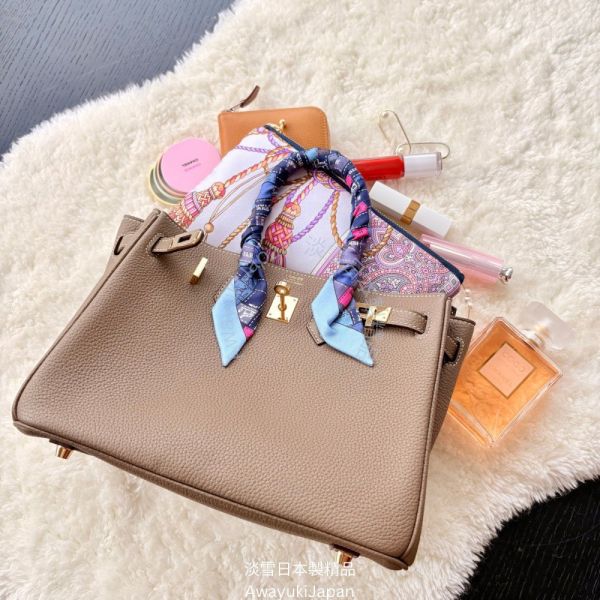 日本製 絲巾包包_佩斯里香頌 Chanson Paisley 隨行包 日本製 手拿包 日本絲巾 9090 絲巾 2way包包 多功能斜背包
男背包
日本製鞋背包
日本製男包
出國旅遊
出差旅遊包
機能公事包
型男必備
多功能包
日本型男
父親節禮物
帥氣
lexus
benz
bmw
tesla
日本代購
日本製代購
日本製珍珠項鍊
日本製珍珠手鍊
akoya珍珠
日本製
高品質
安心安全
安心安全日本製
貴婦
輕奢
tasaki
mikimoto