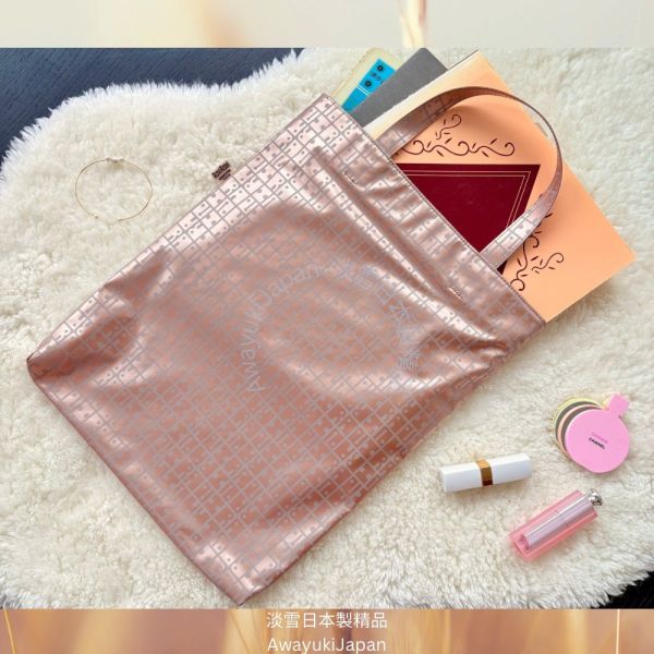 日本製 輕量手提袋 輕量手提包—午後的微光奏鳴曲_玫瑰金 日本製琴譜包 A4包包 防潑水 可水洗包包 多功能斜背包
男背包
日本製鞋背包
日本製男包
出國旅遊
出差旅遊包
機能公事包
型男必備
多功能包
日本型男
父親節禮物
帥氣
lexus
benz
bmw
tesla
日本代購
日本製代購
日本製珍珠項鍊
日本製珍珠手鍊
akoya珍珠
日本製
高品質
安心安全
安心安全日本製
貴婦
輕奢
tasaki
mikimoto