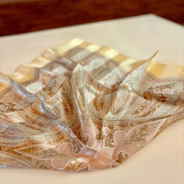 日本製 絲巾_ Éclat de Palais 宮廷之光-金色(88 × 88cm) 絲巾 方形絲巾 大方巾 日本絲巾 9090 披肩 絲巾
雙面圍巾
日本製絲巾
日本製圍巾
羊毛雙面圍巾
羊毛圍巾
一條抵兩條
保暖圍巾
克什米爾
silkscarf
scarf
hermesscarf
cashmere
日本代購
日本製代購
RectoVersomuffler
muffler
hermesmuffler
winteriscoming
甜美小姊姊風
氣質優雅女孩風
可甜可鹹
日本製
高品