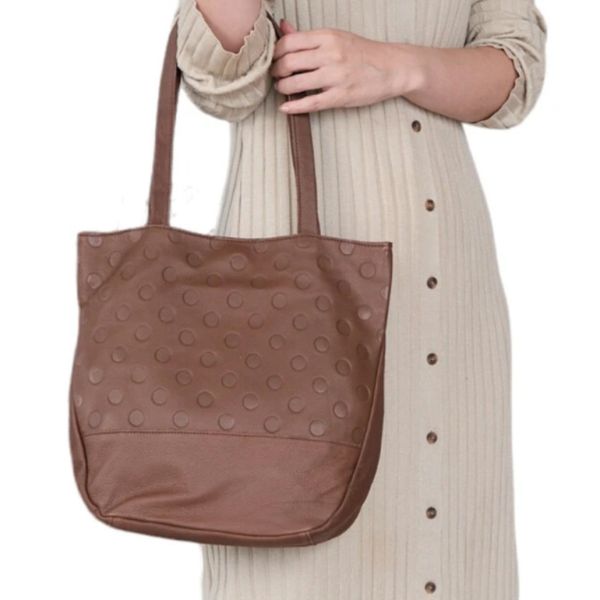 日本製 水玉點點 2way肩背斜背包 日本製包包
輕量包包
托特包
totebag
氣質容量兼具
日本製輕量包包
上班必備包包
氣質包款
百變混搭
牛皮托特包
日本製托特包
日本製牛皮包
日本職人
OL穿搭
日本代購
日本製代購
日本製
高品質
安心安全日本製
貴婦
輕奢
OL
休閒
上班
ootd
媽媽包 
登山露營
hermes