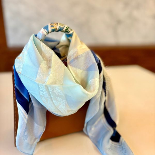 日本製 絲巾_ 光影菱紋Collection Lumières Géométriques-海霧晨藍 Brume Marine (88 × 88cm) 絲巾 方形絲巾 大方巾 日本絲巾 9090 披肩 絲巾
雙面圍巾
日本製絲巾
日本製圍巾
羊毛雙面圍巾
羊毛圍巾
一條抵兩條
保暖圍巾
克什米爾
silkscarf
scarf
hermesscarf
cashmere
日本代購
日本製代購
RectoVersomuffler
muffler
hermesmuffler
winteriscoming
甜美小姊姊風
氣質優雅女孩風
可甜可鹹
日本製
高品