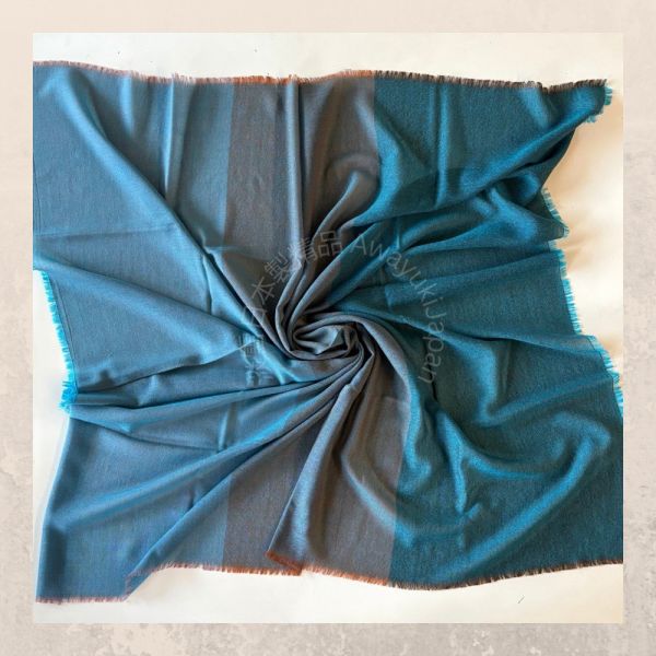 日本製 披肩 圍巾_冰湖暮藍 · Bleu Crépuscule du Lac 方型圍巾 (120 x 120cm) 大方巾 大披肩 女生圍巾 日本圍巾 日本披肩 保暖圍巾 圍巾
雙面圍巾
日本製圍巾
羊毛雙面圍巾
羊毛圍巾
情侶圍巾
型男圍巾
帥氣爆表
靚女圍巾
一條抵兩條
保暖圍巾
克什米爾
cashmere
日本代購
日本製代購
RectoVersomuffler
muffler
hermesmuffler
winteriscoming
甜美小姊姊風
氣質優雅女孩風
可甜可鹹
日本製
高品質
安心安全
安心安全日