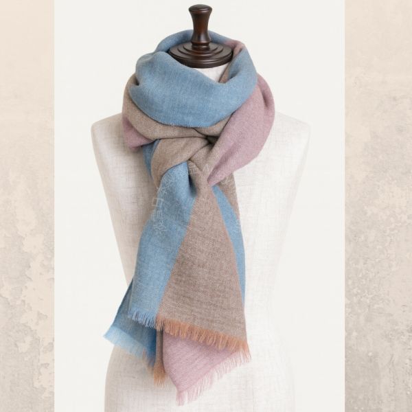 日本製 圍巾_暖霧光影Lumière Brumeuse 披肩 長型圍巾-霧藍粉霧（藍×暖棕×霧粉）(80x196cm) 披肩 大圍巾 女生圍巾 日本圍巾 日本披肩 保暖圍巾 圍巾
雙面圍巾
日本製圍巾
羊毛雙面圍巾
羊毛圍巾
情侶圍巾
型男圍巾
帥氣爆表
靚女圍巾
一條抵兩條
保暖圍巾
克什米爾
cashmere
日本代購
日本製代購
RectoVersomuffler
muffler
hermesmuffler
winteriscoming
甜美小姊姊風
氣質優雅女孩風
可甜可鹹
日本製
高品質
安心安全
安心安全日