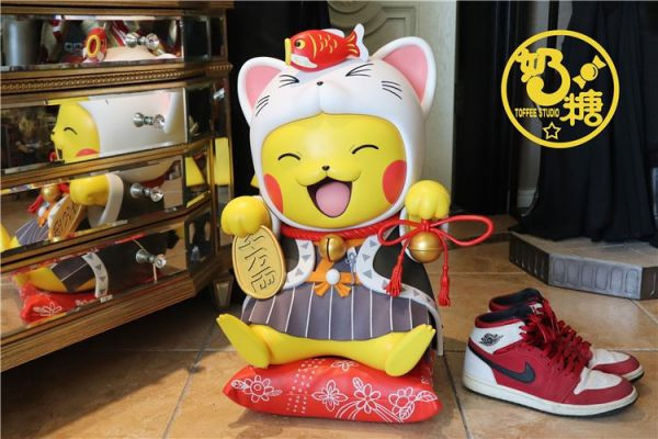 【售罄-代購/追加服務請洽客服】奶糖工作室 X 寶可夢 招財變裝皮卡丘 皮卡丘,招財變裝皮卡,寶可夢,神奇寶貝,奶糖工作室,玩具,雕像,GK,擺飾,收藏