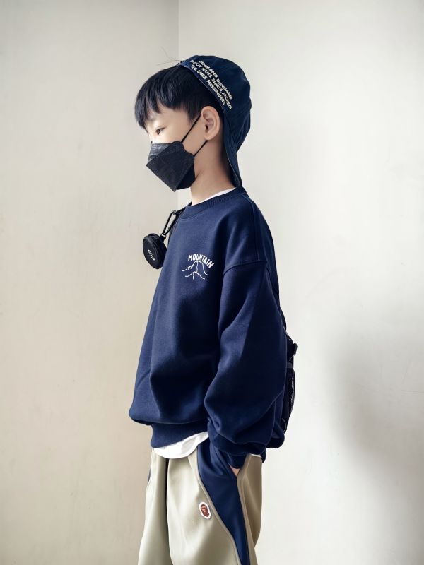 05112704｜CF冬〃CT665兩色加絨小熊插畫T｜120-175 不倒絨衛衣
兒童加絨上衣
大童保暖上衣
男童衛衣 冬季
女童加厚衛衣