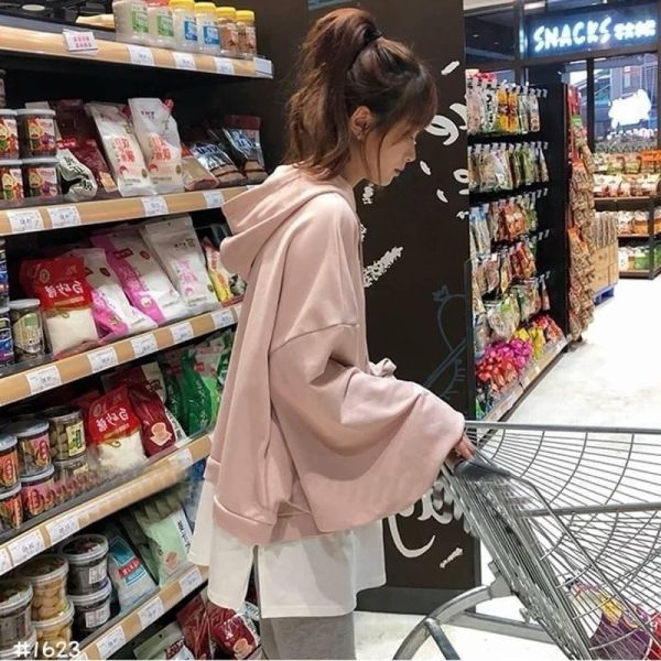 05111105┃秋〃1623四色假兩件連帽T┃F 韓系上衣, 假兩件連帽T, 女裝寬鬆上衣, 拼接襯衫下擺, 層次感上衣, 韓風帽T, 大陸製女裝, 長袖帽T, 春秋新款, 寬鬆版上衣, 韓系穿搭, 假兩件帽T, 粉色帽T, 杏色上衣, 韓系日常穿搭**