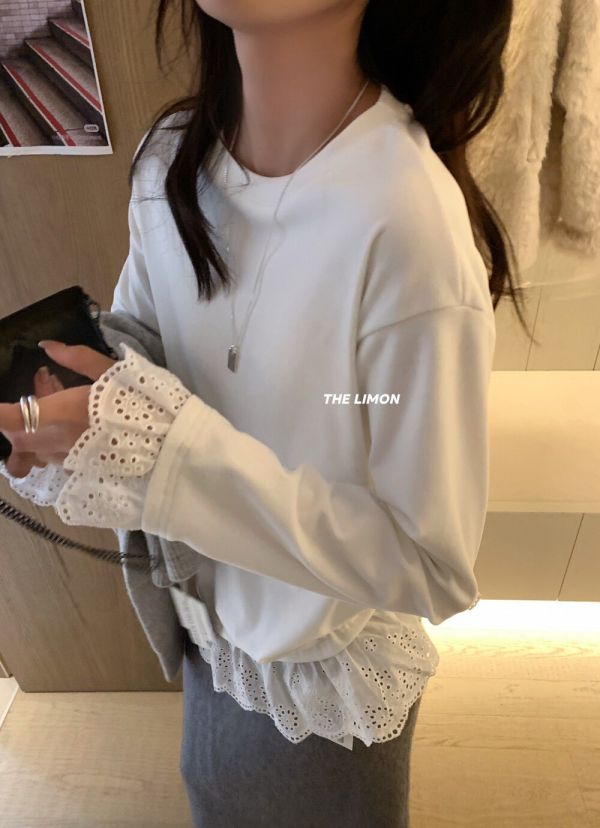 05112201｜LEMON〃9369磨毛圓領蕾絲拼接長袖T｜F 白色上衣, 蕾絲上衣, 鏤空蕾絲, 蕾絲下擺, 長袖上衣, 氣質女裝, 韓系上衣, 通勤上衣, 百搭上衣, 圓領上衣, 內搭外穿