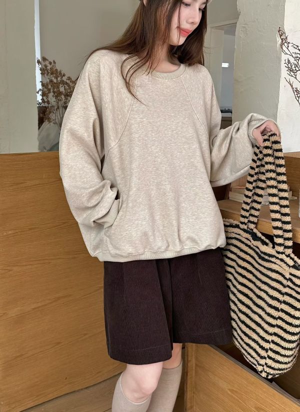 05113001｜YUAN〃3189後小標車線斜口袋上衣｜F 刷毛衛衣
大學T
口袋衛衣
圓領刷毛上衣
秋冬女裝
保暖上衣
寬鬆顯瘦
百搭素面
內刷毛衛衣
長袖上衣