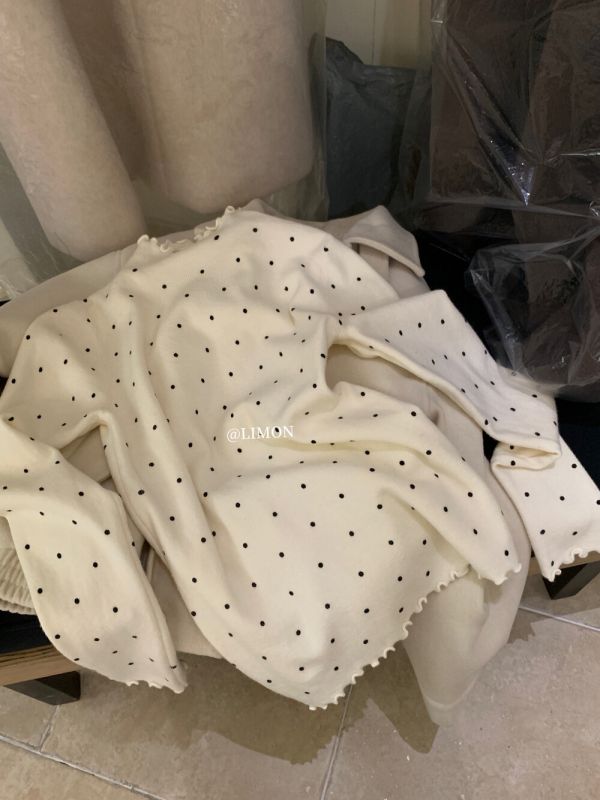 05110601┃LEMON〃8367波點雲感高彈木耳邊打底上衣 波點上衣、高領針織、打底上衣、天絲羊毛、韓系上衣、秋冬新款、木耳邊上衣、保暖內搭、甜美針織衫、長袖上衣