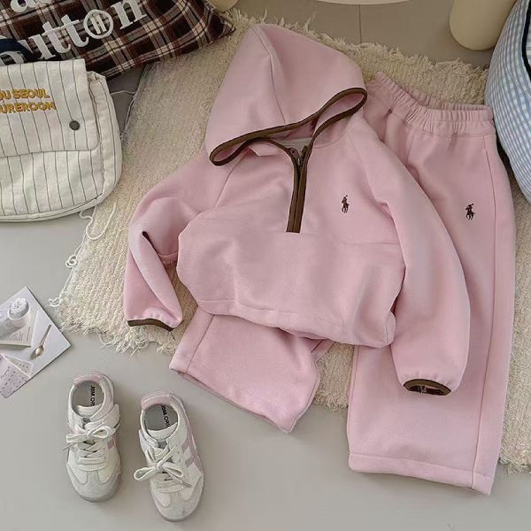 05112106｜秋冬〃四色半拉鍊刺繡套裝｜100-150 兒童套裝
加絨套裝
保暖套裝
冬季童裝
連帽上衣
兒童寬褲
男女童套裝
加厚套裝
雙面絨套裝
幼童套裝
韓版童裝
兒童外出服
兒童家居服