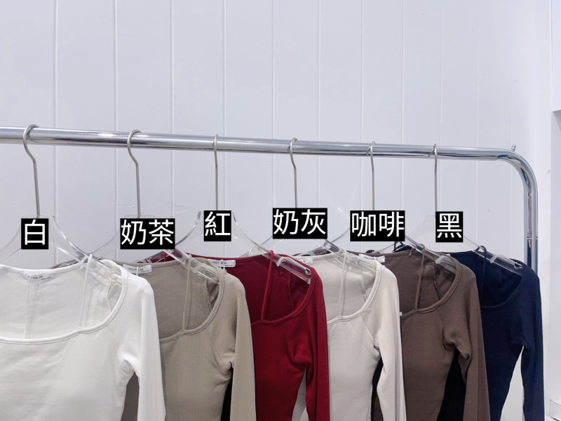 05110105┃秋冬〃560六色造型細肩帶罩杯短版上衣 一字領上衣, 彈性棉質上衣, 顯鎖骨上衣, 貼身長袖, 修身上衣, 秋冬打底, 女生休閒穿搭