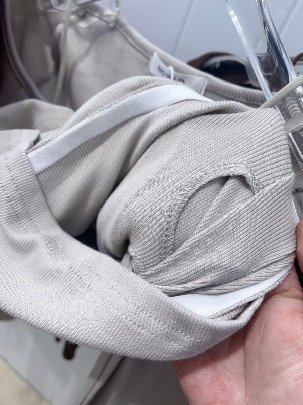 05110105┃秋冬〃560六色造型細肩帶罩杯短版上衣 一字領上衣, 彈性棉質上衣, 顯鎖骨上衣, 貼身長袖, 修身上衣, 秋冬打底, 女生休閒穿搭