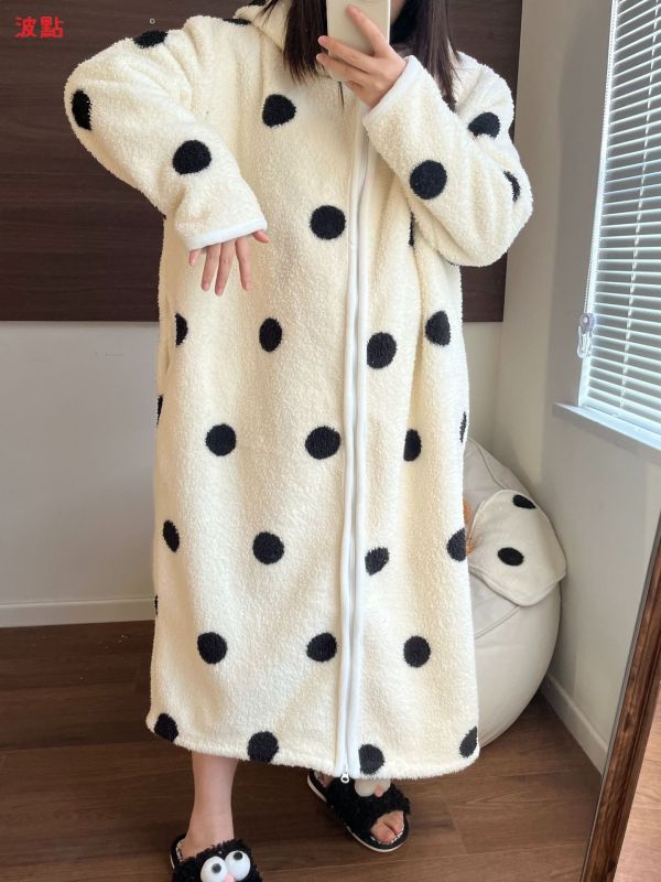 05111111┃秋冬〃十三色珊瑚絨拉鍊連帽睡袍┃13色 法蘭絨睡袍, 大人睡袍, 保暖睡衣, 冬季長袍, 大陸製睡袍, 居家服, 浴袍, 加厚法蘭絨, 連帽長袍, 可愛睡袍, 保暖長版睡衣, 法蘭絨浴袍, 冬季居家保暖衣, 拉鍊式睡袍, 情侶睡袍**