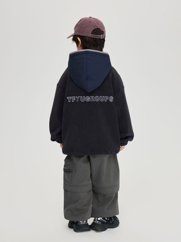 05110313┃TFYU秋冬〃兩色雙面絨山系撞色連帽上衣┃100-170 - 拼色帽T
- 兒童刷毛上衣
- TFYUGROUPS童裝
- 顆粒絨保暖衣
- 秋冬童裝推薦
- 抽繩下擺設計
- 街頭風童裝
- 100–170 尺寸帽T
- 男童女童連帽T
- 機能童裝