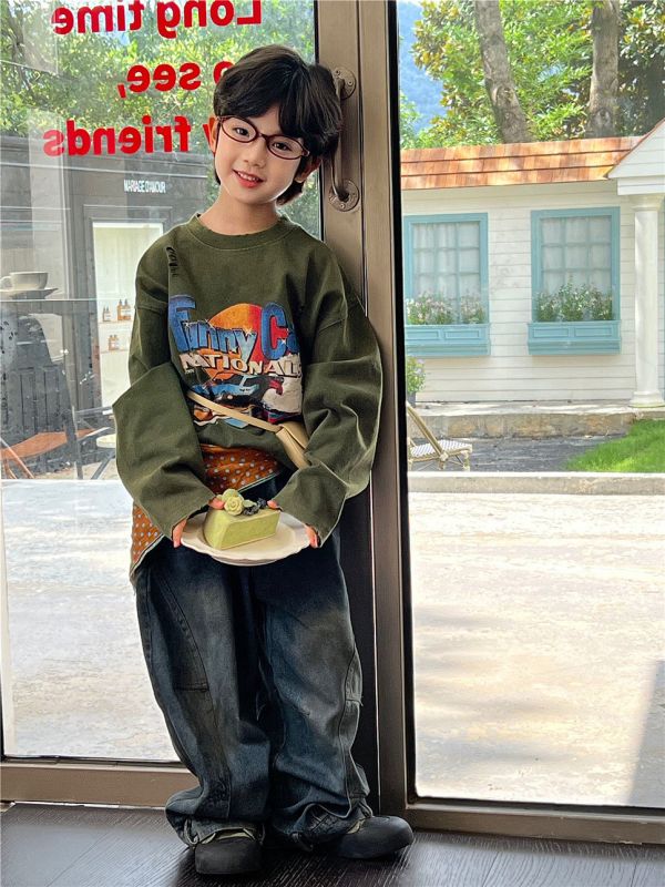 05110201┃SN〃8337兩色賽車印花T┃100-160 兒童衛衣, 復古印花上衣, 美式賽車風, 破壞風衛衣, 寬版落肩, 秋冬上衣, 男童女童休閒穿搭, 圓領長袖, 100～160童裝, 街頭風童裝