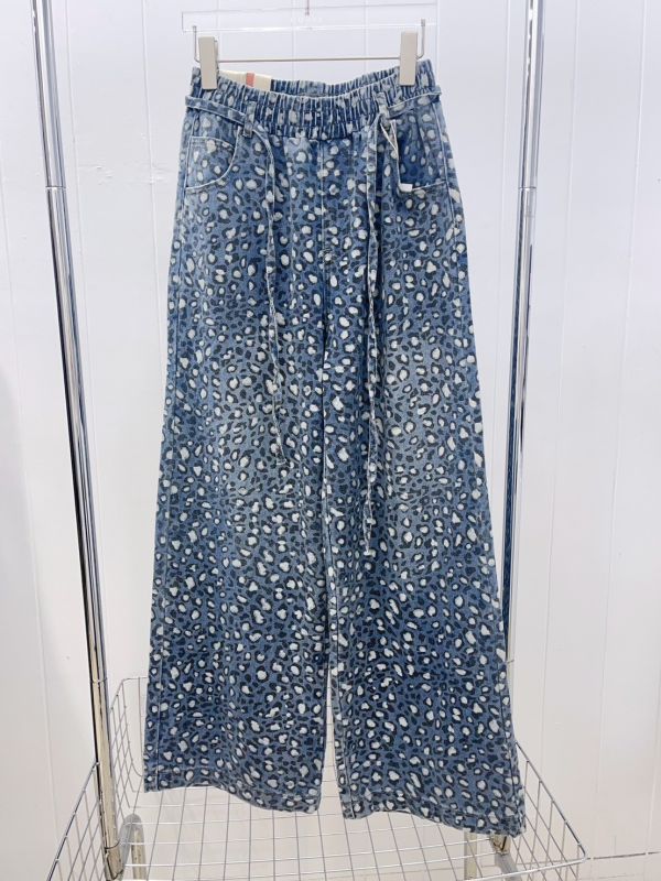 05121308｜秋冬〃22062水洗豹紋牛仔寬褲｜F 豹紋牛仔褲
韓系寬褲
鬆緊腰牛仔褲
抽繩牛仔褲
顯瘦長褲
復古豹紋褲
寬版牛仔褲
日常百搭褲
秋冬下身
個性牛仔褲