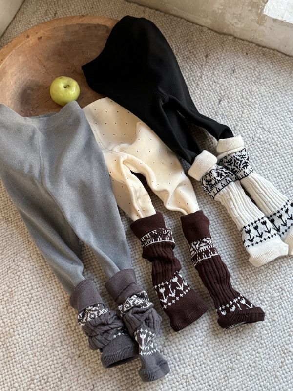 05120210｜小瑜家秋冬〃三色加絨襪套內搭褲｜90-150 童裝打底褲, 女童內搭褲, 加絨打底褲, 襪套褲, 圖騰內搭, 韓系童裝, 秋冬童褲, 保暖褲, 絲襪褲, 90-150童褲